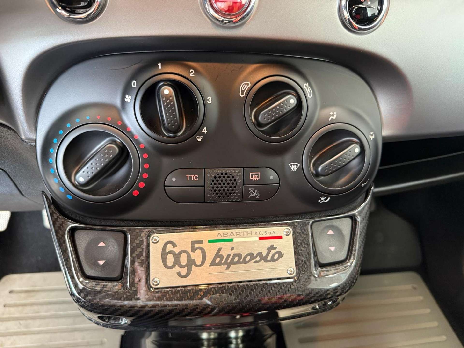 Abarth 695  1.4 16v t-jet biposto 190cv “INNESTI FRONTALI”