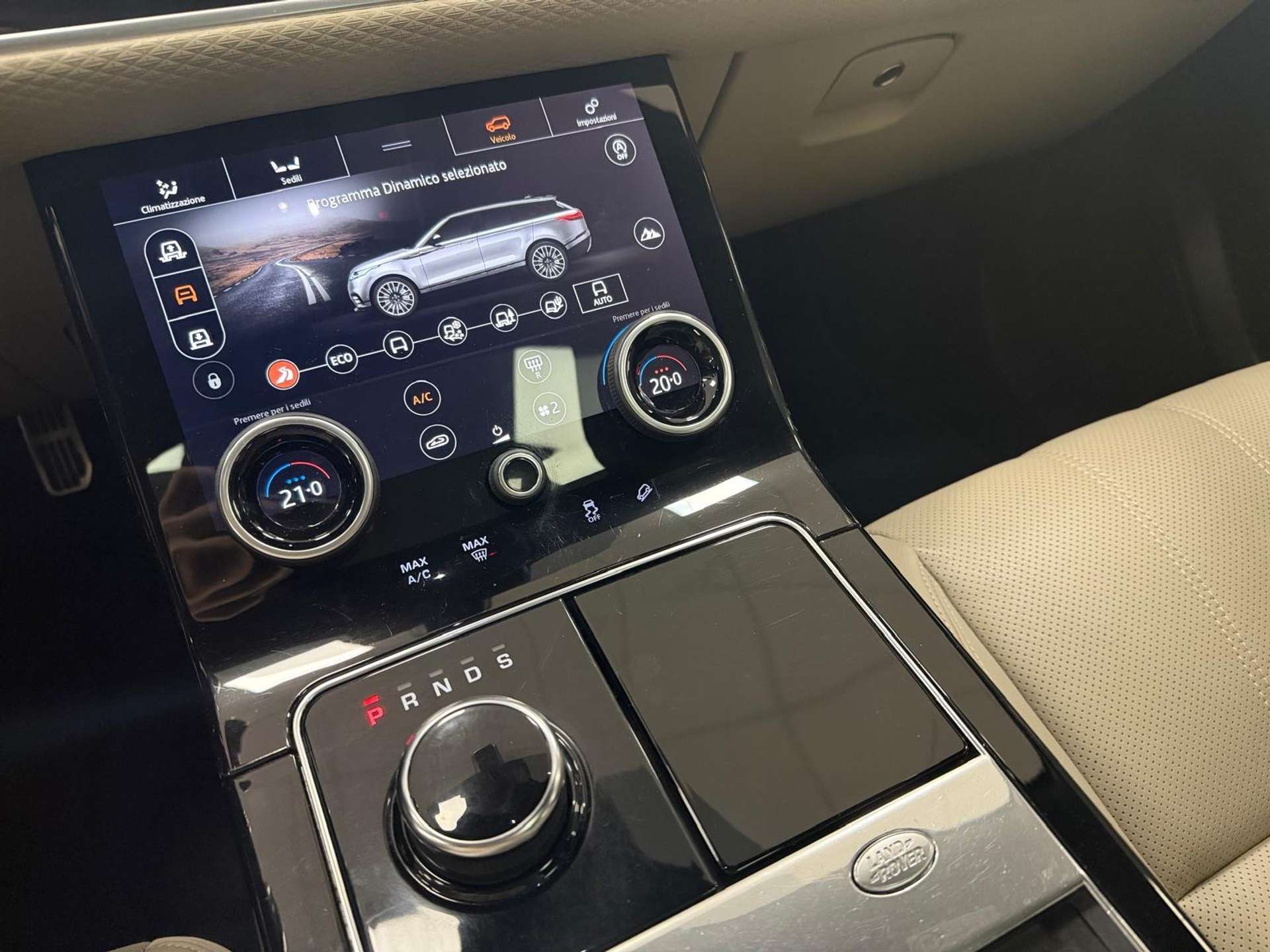 Land Rover Range Rover Velar  2.0d i4 R-Dynamic 240cv SOSPENSIONI PNEUMATICHE