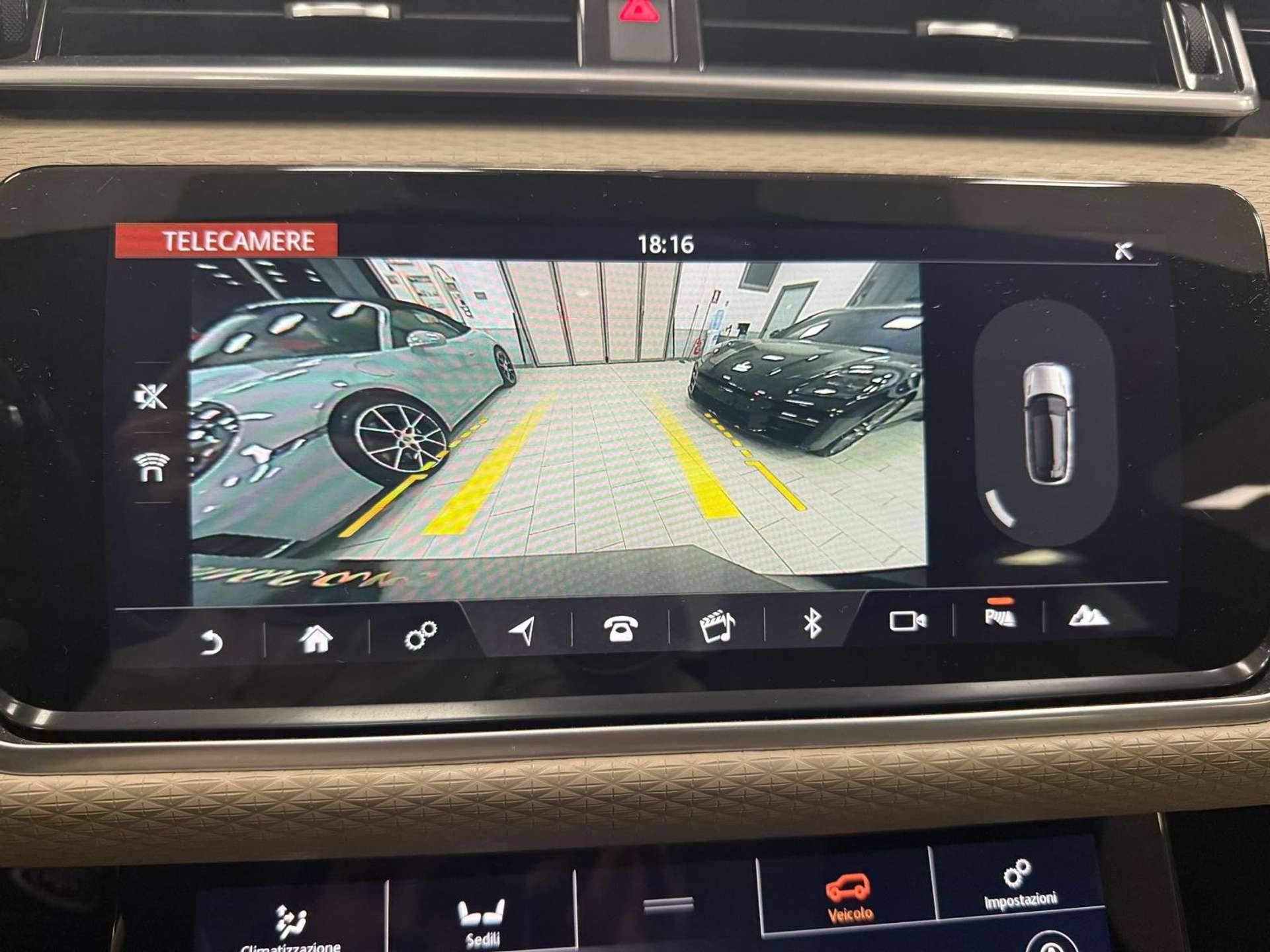 Land Rover Range Rover Velar  2.0d i4 R-Dynamic 240cv SOSPENSIONI PNEUMATICHE