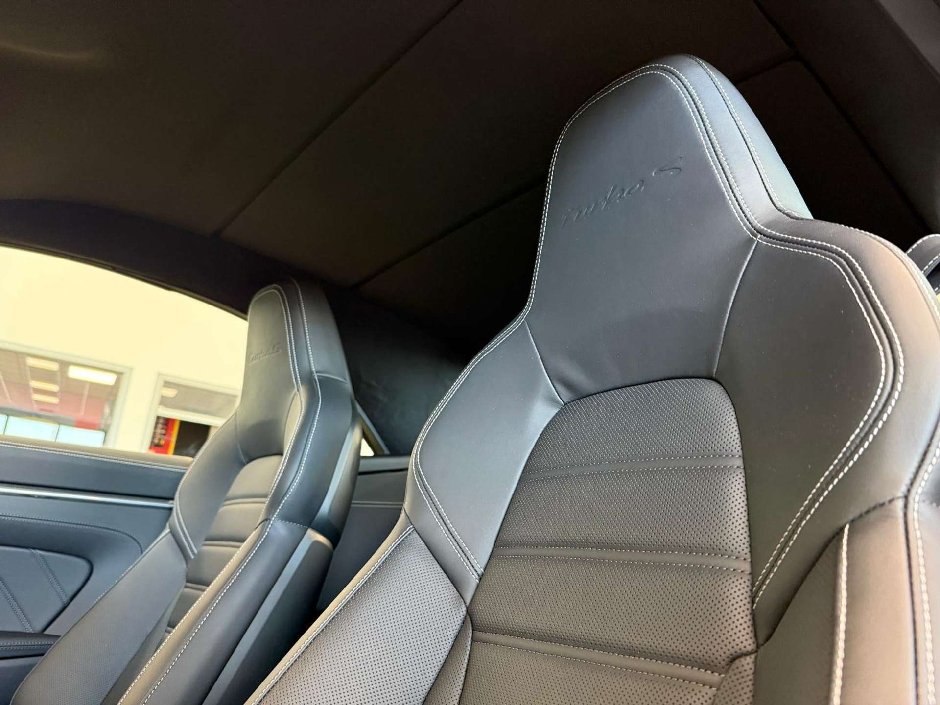 Porsche 992  Turbo S Cabrio auto