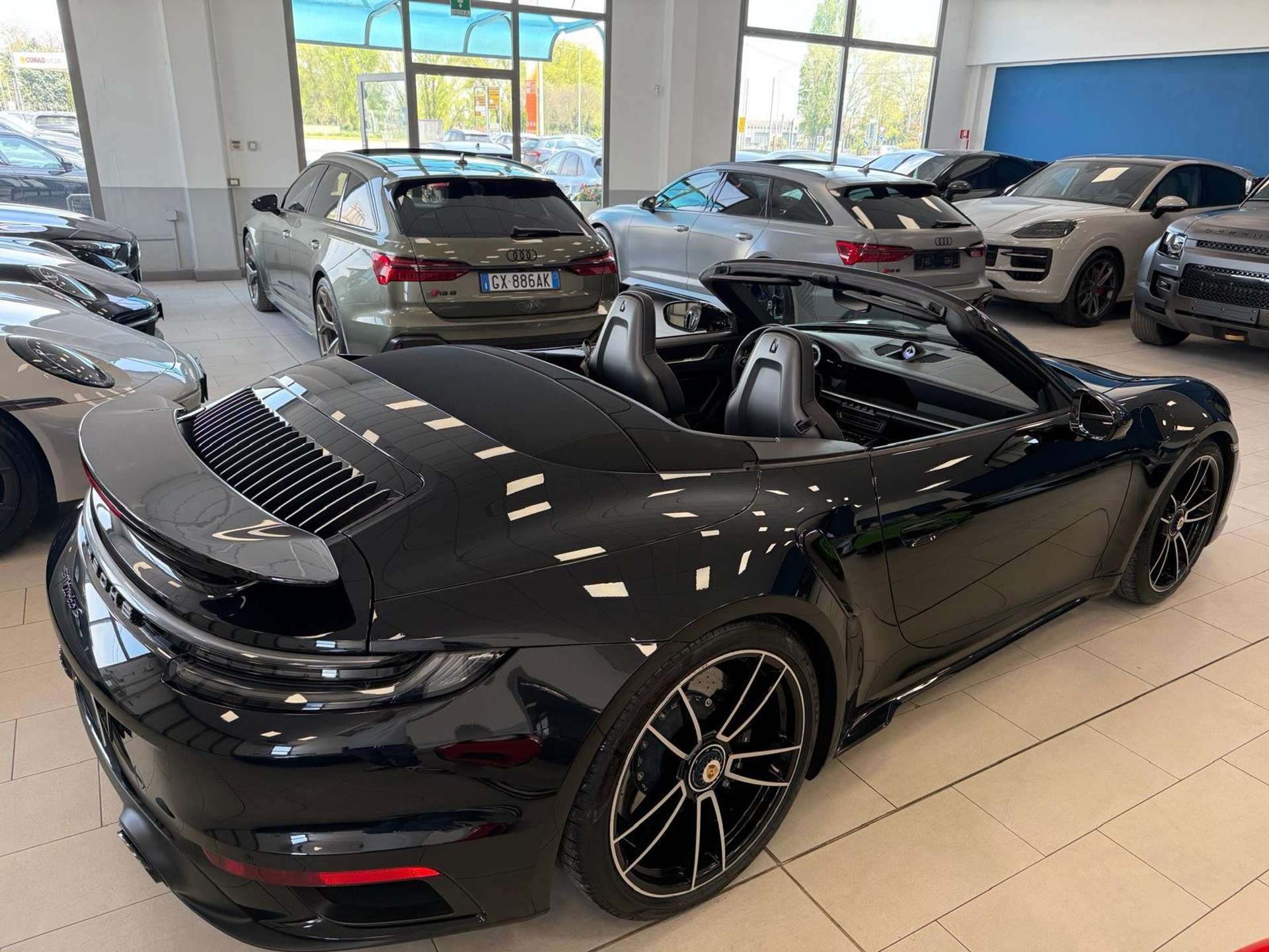 Porsche 992  Turbo S Cabrio auto