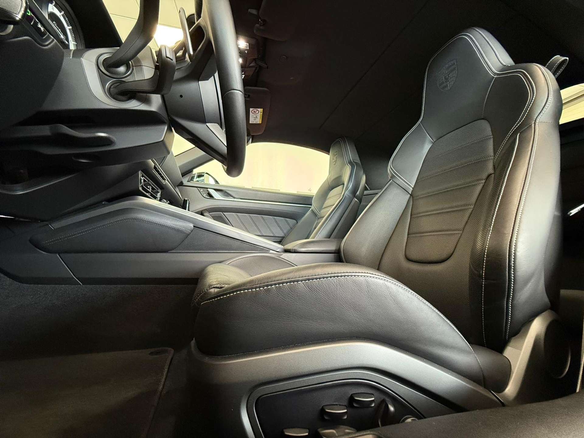 Porsche 992  Turbo S Cabrio auto