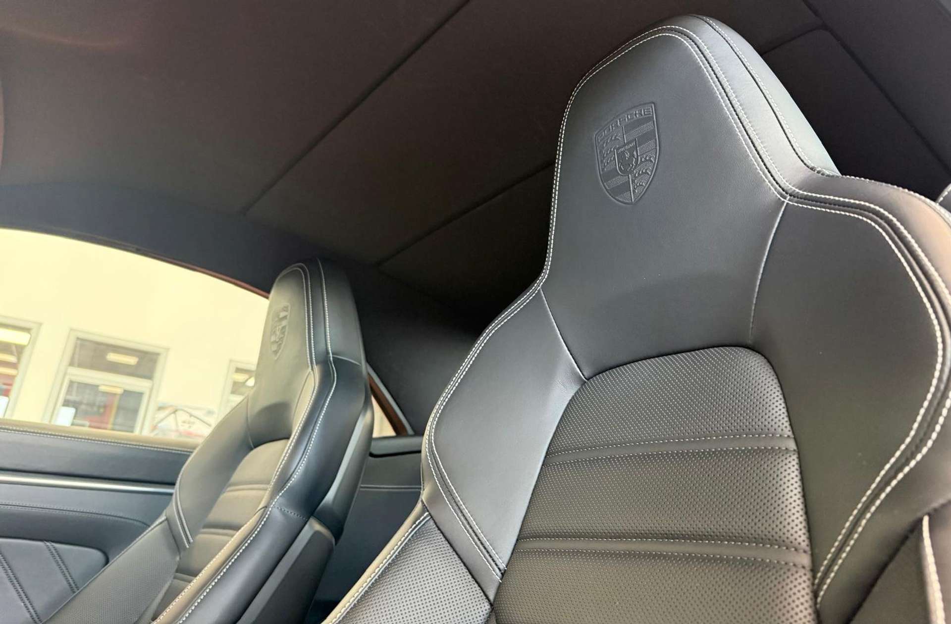 Porsche 992  Turbo S Cabrio auto