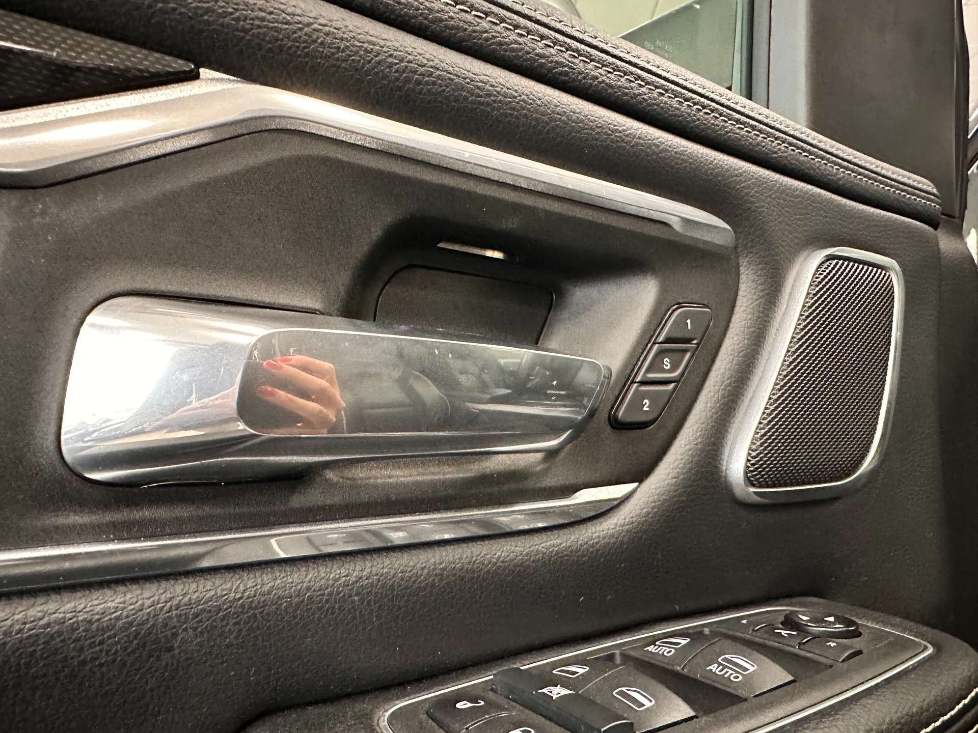 RAM 1500  5.7 V8 GPL Crew Cab Laramie Night AUTO EUROPEA